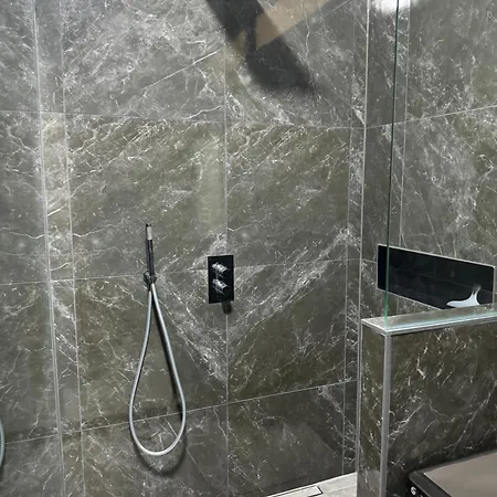 Luxurioes Kernsanierte Altbauwohnung Lägenhet Karlsruhe